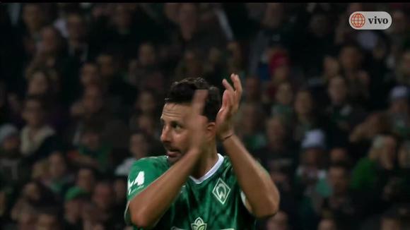 La ovación a Claudio Pizarro en Alemania (Fuente: América TV)
