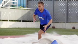 No regala nada: Arthur recortó sus vacaciones y se integró a la pretemporada del Barcelona