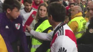 Seguridad extrema: guardias del Bernabéu no dejaron que hijo de Marcelo Gallardo festeje en el campo [VIDEO]