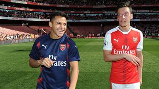 ¿Más cerca de irse? DT del Arsenal reconoció ofertas por Alexis Sánchez y Mesut Özil