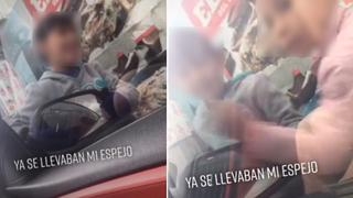 Niñas intentan llevarse el espejo de un auto y reacción al ser descubiertas se vuelve viral