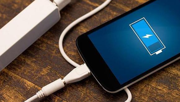 Solo necesitas un cable con entrada tipo "C" y el iPhone empezará a cargar. (Foto: Pixabay)