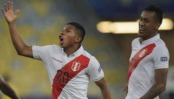 Renato Tapia ha jugado doce de los dieciséis partidos de Perú en Eliminatorias rumbo a Qatar. (Foto: EFE)