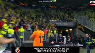 Todos quieren un abrazo con él: el festejo de Rulli tras ser el héroe del Villarreal vs. Manchester United [VIDEO]