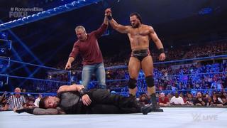Lo hizo con cólera: Drew McIntyre le aplicó tremendo 'Claymore' a Roman Reigns en el evento estelar de SmackDown [VIDEO]