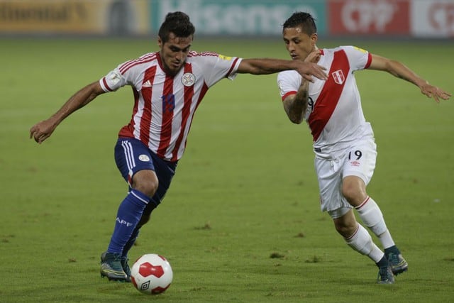 Perú y Paraguay se enfrentarán por las Eliminatorias Qatar 2022. (Foto: AFP)