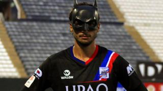 Un regalo para su hijo: ‘Felucho’ Rodríguez explicó su máscara de Batman en sus goles