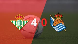 Álex Moreno anotó un doblete en la goleada 4-0 de Betis a Real Sociedad