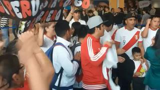 ¡Todos con el capitán!: multitudinario recibimiento a Paolo Guerrero en el aeropuerto Jorge Chávez [VIDEO]