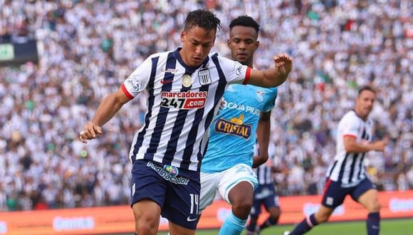 Cristian Benavente fue suplente ante Sporting Cristal e ingresó al minuto 60. (Foto: Alianza Lima)