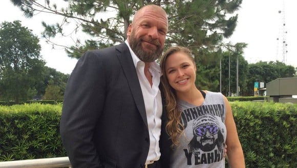 Hunter junto a Ronda. (Foto: Twitter de Triple H)