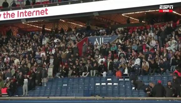 Ultras del PSG cumplieron su advertencia y se retiraron del estadio Parque de los Príncipes. (Foto: Captura ESPN)