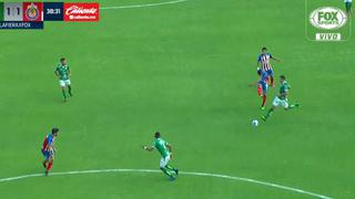 ¡Latigazo y adentro! Golazo de Alan Pulido para el 1-1 de Chivas contra León por Liga MX [VIDEO]