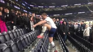 Eric Dier se fue a los golpes con hincha del Tottenham que lanzó insultos racistas contra Gedson Fernandes [VIDEO]