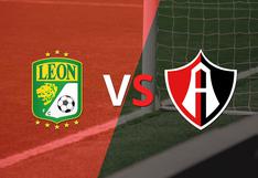 Termina el primer tiempo con una victoria para León vs Atlas por 1-0