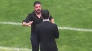 Genaro Gatusso agredió a su asistente técnico en pleno partido