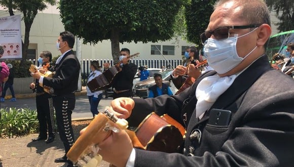 Mariachis llevan serenata a los pacientes por COVID-19 y al personal médico que lucha contra la enfermedad. (NTR Zacatecas)