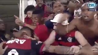 Paolo Guerrero en enternecedor abrazo por hinchas del Flamengo en transmisión en vivo de FOX