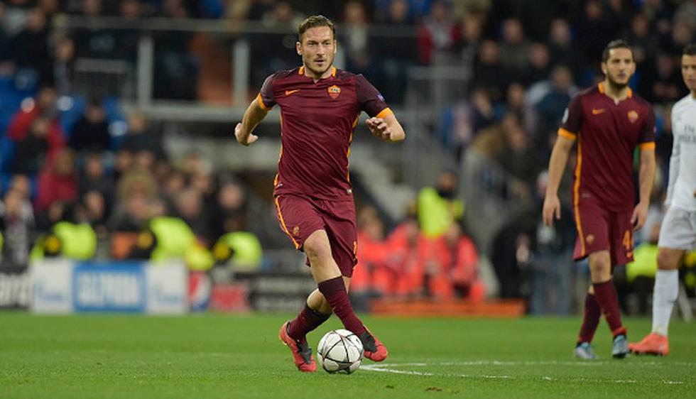 Al ingresar a la cancha, Totti recibió el aplauso del Bernabeú (AS Roma).