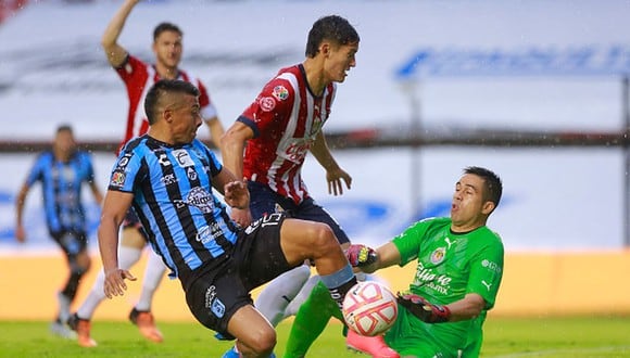 Chivas vs. Querétaro se vieron las caras este miércoles por el torneo Apertura 2022 (Foto: Getty Images).