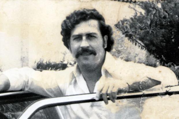 Una foto en blanco y negro de Pablo Escobar (Foto: Wikipedia)