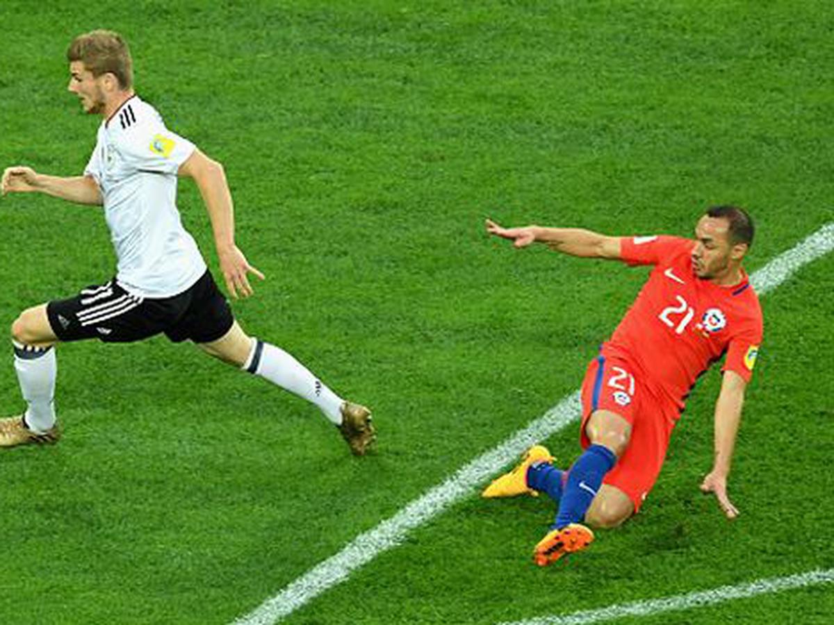 Que Paso Narrador Se Atraganto Con El Error De Marcelo Diaz En Copa Confederaciones Video Futbol Internacional Depor