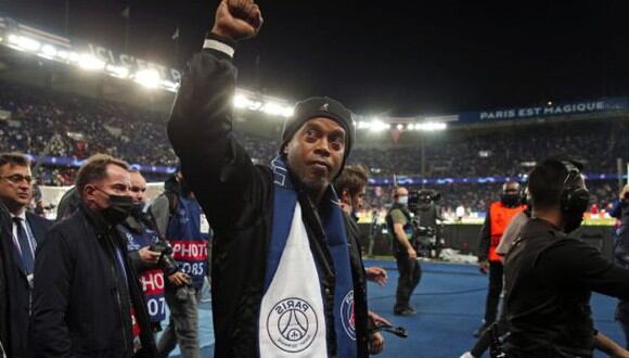 Ronaldinho estuvo presente en la victoria del PSG sobre Leipzig por Champions League. (Foto: Getty)