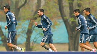 ¿Más problemas? Crack de Argentina reveló que "es difícil jugar con Messi"