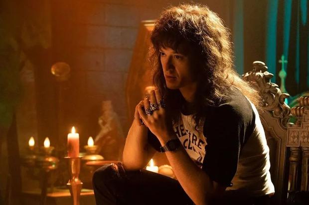 En “Stranger Things”, Joseph Quinn da vida a un joven amante del heavy metal y marginado del pueblo (Foto: Netflix)