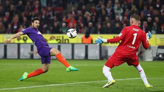 Definición de crack: el gol anulado a Pizarro que puede dejar al Bremen sin Europa League