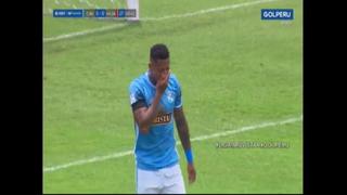 Ray Sandoval intentó colocarla pero mandó el balón a la tribuna y se perdió el 1-0 [VIDEO]