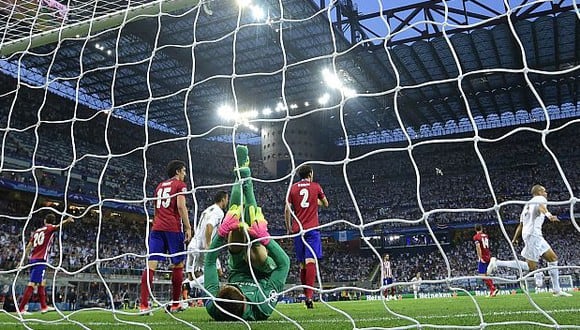 Mark Clattenburg reveló que le dio penalti a Atlético de Madrid para compensar su primer error. (Foto: AFP)