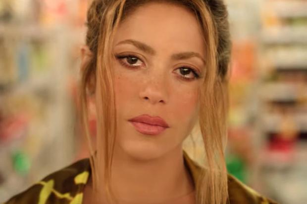Shakira seria durante el videoclip de "Monotonía" (Foto: Shakira / Instagram)