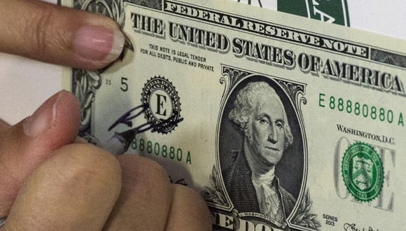 Los billetes de $2 dólares son más rentable que los de dólar, pero no es común verlos en circulación (Foto: AFP)