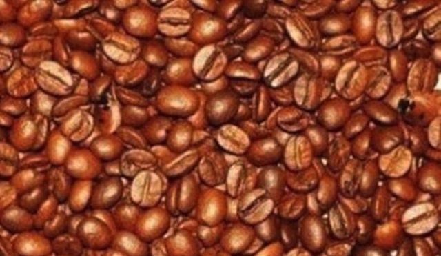 ¿Eres capaz de encontrar las caras de bebés entre los granos de café? (Difusión)