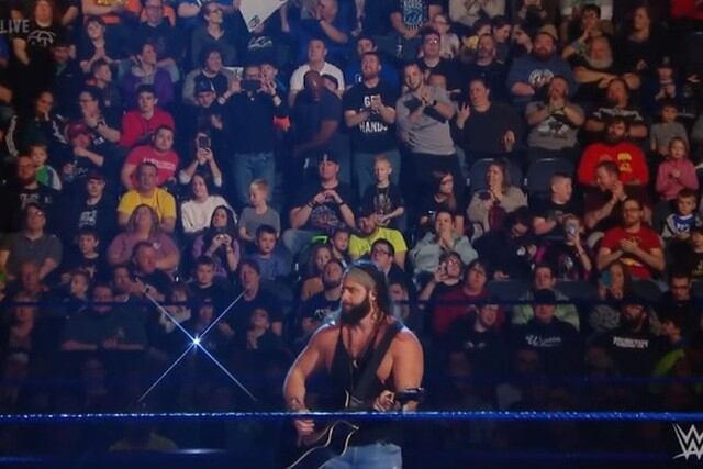 Elias cantó una canción en la que criticó a Brock Lesnar, Bobby Lashley, Lana y Roman Reigns. (Foto: WWE)