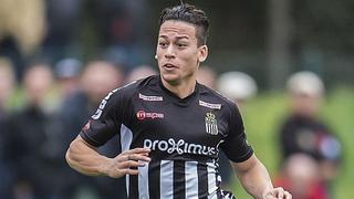 Benavente pecó de egoísta y falló clara jugada de gol con el Sporting Charleroi