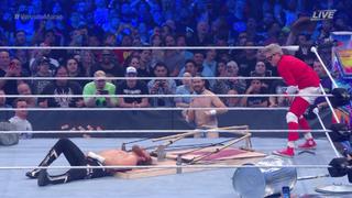 Johnny Knoxville lanzó a Sami Zayn sobre una trampa gigante para ratones y se llevó el triunfo en WrestleMania 38