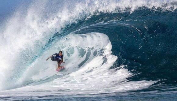 Miguel Tudela seguirá compitiendo en el ISA World Surfing que termina el domingo. (Foto: Twitter)