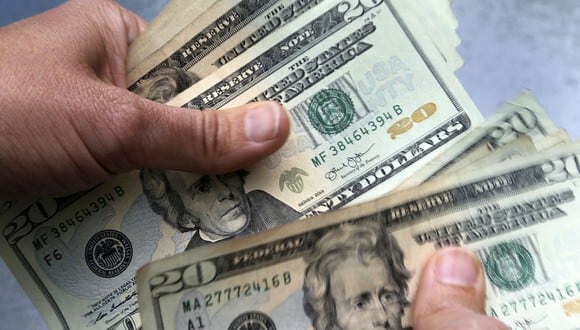 El precio del dólar llegaba a 19,9256 pesos en México este viernes. (Foto: AFP)