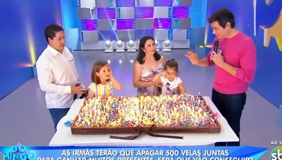 Las niñas virales por pelearse en una fiesta de cumpleaños reaparecieron en la televisión de Brasil. (Foto: Domingo Legal / YouTube)