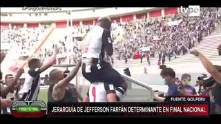 Hernán Barcos cargó en hombros a Jefferson Farfán para celebrar con la hinchada el título nacional