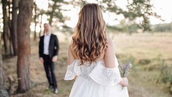 Se vuelve viral al mostrar a invitadas que llegaron con vestido blanco a boda: "irrespetuoso". (Foto referencial: OlcayErtem / Pixabay)