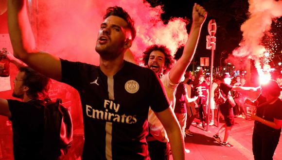 Hinchas del PSG salieron a las calles a celebrar tras pase de su equipo a la final de Champions League (Foto: AFP)