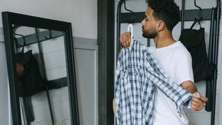 Cómo quitar el mal olor de la ropa con trucos caseros y sin lavarla