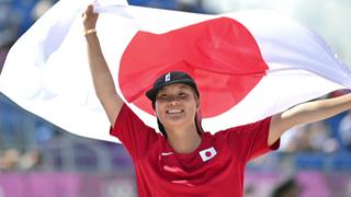 Japonesa Sakura Yosozumi, primera campeona olímpica de park en el skateboarding