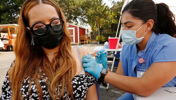 Vacuna contra el COVID-19: requisitos, link oficial y cómo registrarte si tienes entre 18 y 29 años en México (Foto: Getty Images)