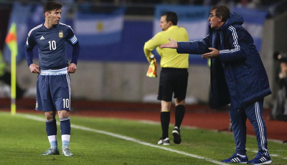 Jorge Pautasso dando indicaciones a Lionel Messi en la Copa América de 2015.(Getty Images)