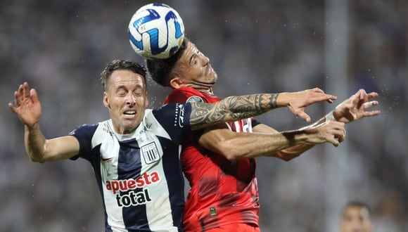 Alianza Lima vs. Libertad en partido por la Copa Libertadores. (Foto: AFP)