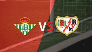 Termina el primer tiempo con una victoria para Betis vs Rayo Vallecano por 2-1